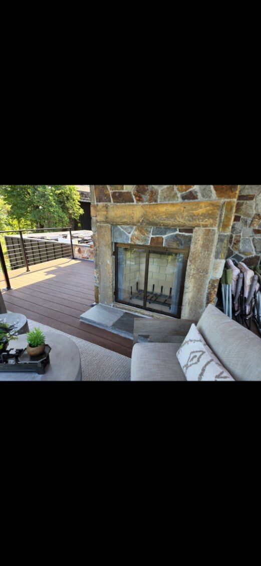Outdoor living deck